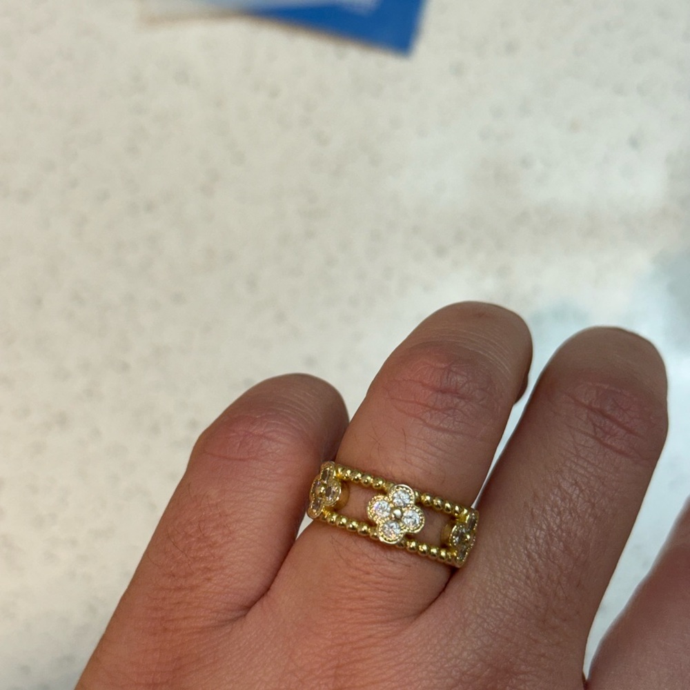 Gold with three cloves Women's Ring